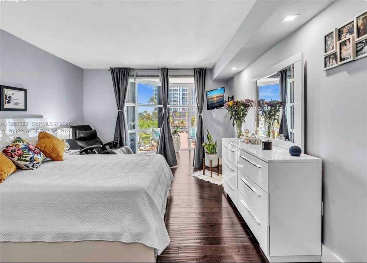 6423 Collins Ave , Unit 409, Miami Beach, FL 33141 Photo