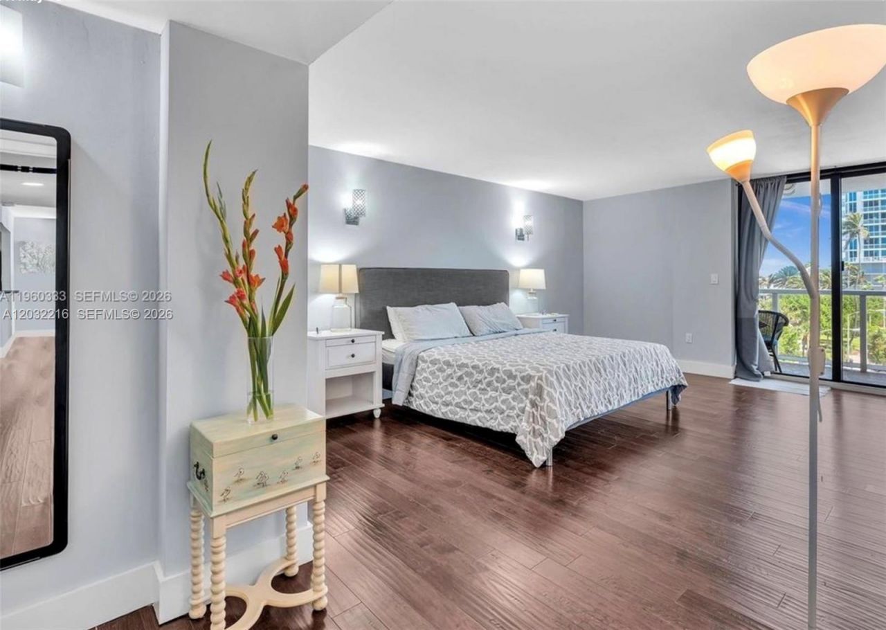 6423 Collins Ave , Unit 409, Miami Beach, FL 33141 Photo