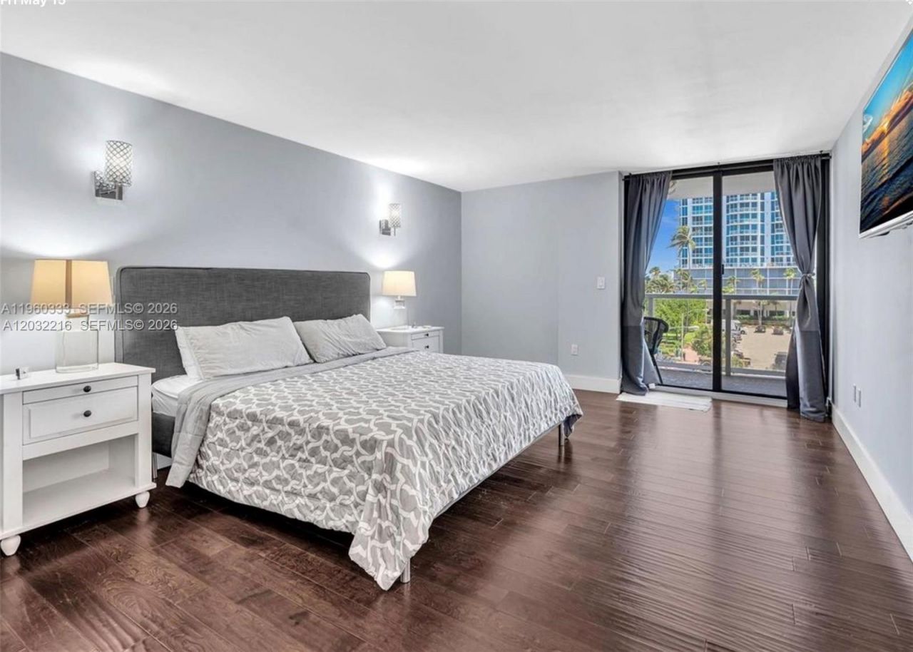 6423 Collins Ave , Unit 409, Miami Beach, FL 33141 Photo