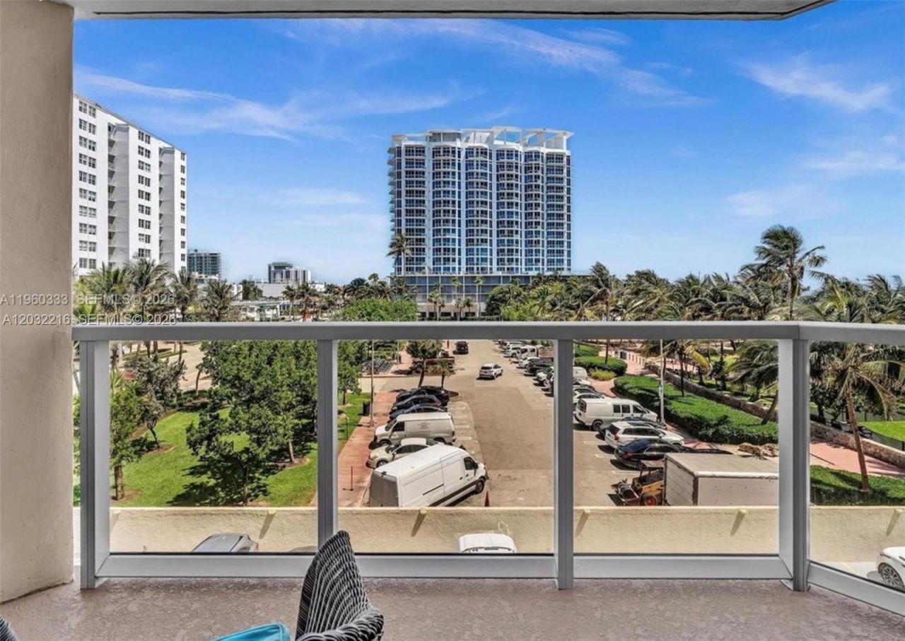 6423 Collins Ave , Unit 409, Miami Beach, FL 33141 Photo
