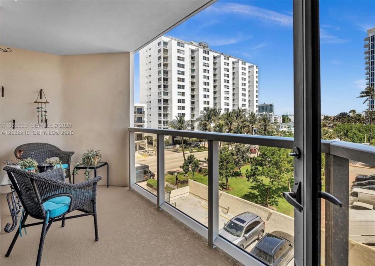 6423 Collins Ave , Unit 409, Miami Beach, FL 33141 Photo
