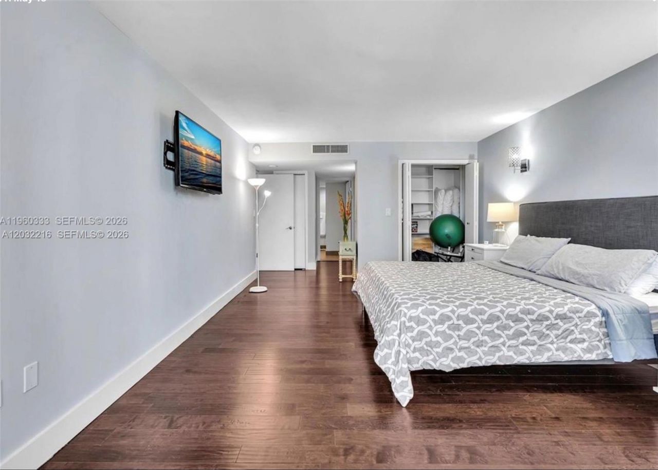 6423 Collins Ave , Unit 409, Miami Beach, FL 33141 Photo