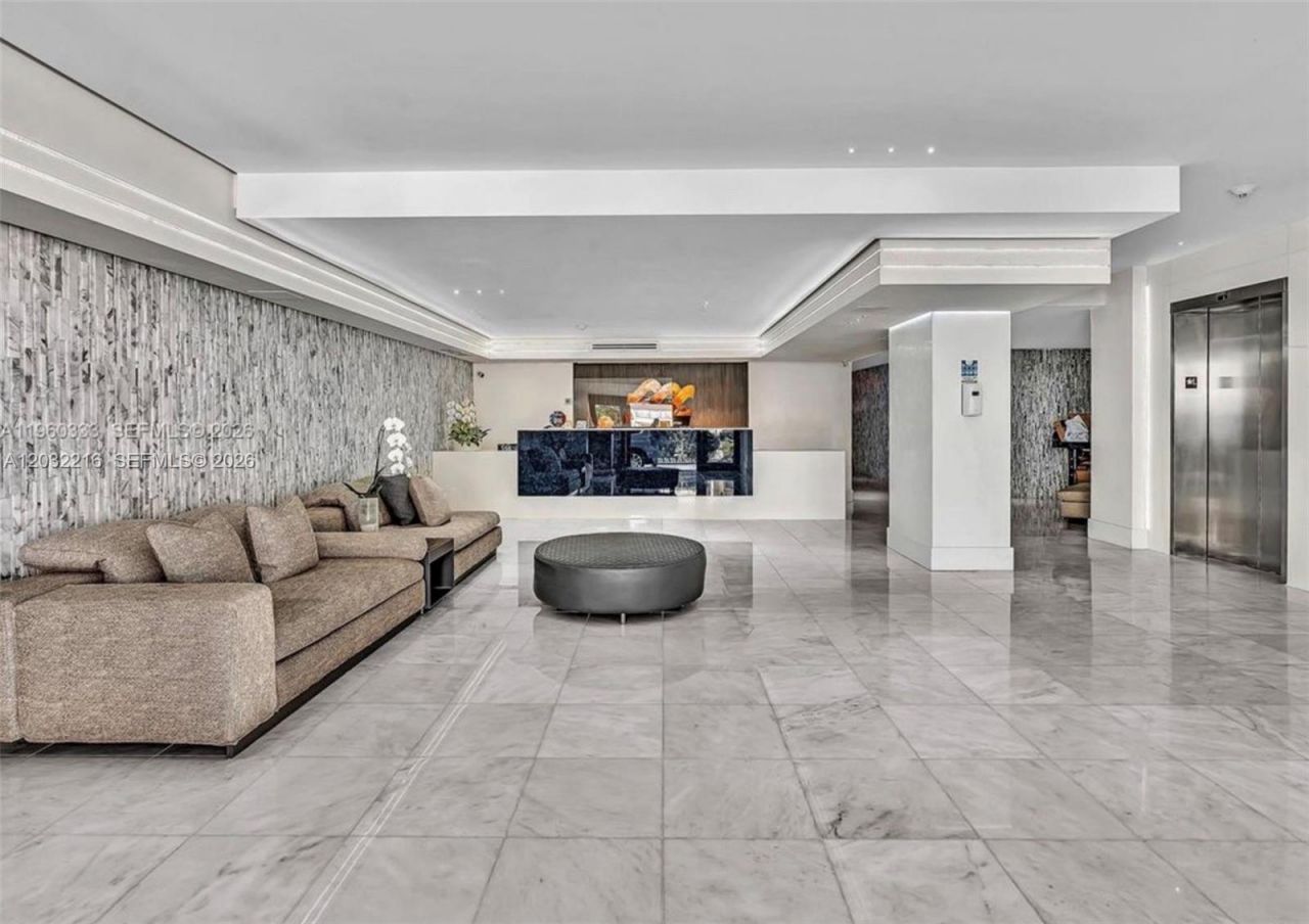 6423 Collins Ave , Unit 409, Miami Beach, FL 33141 Photo