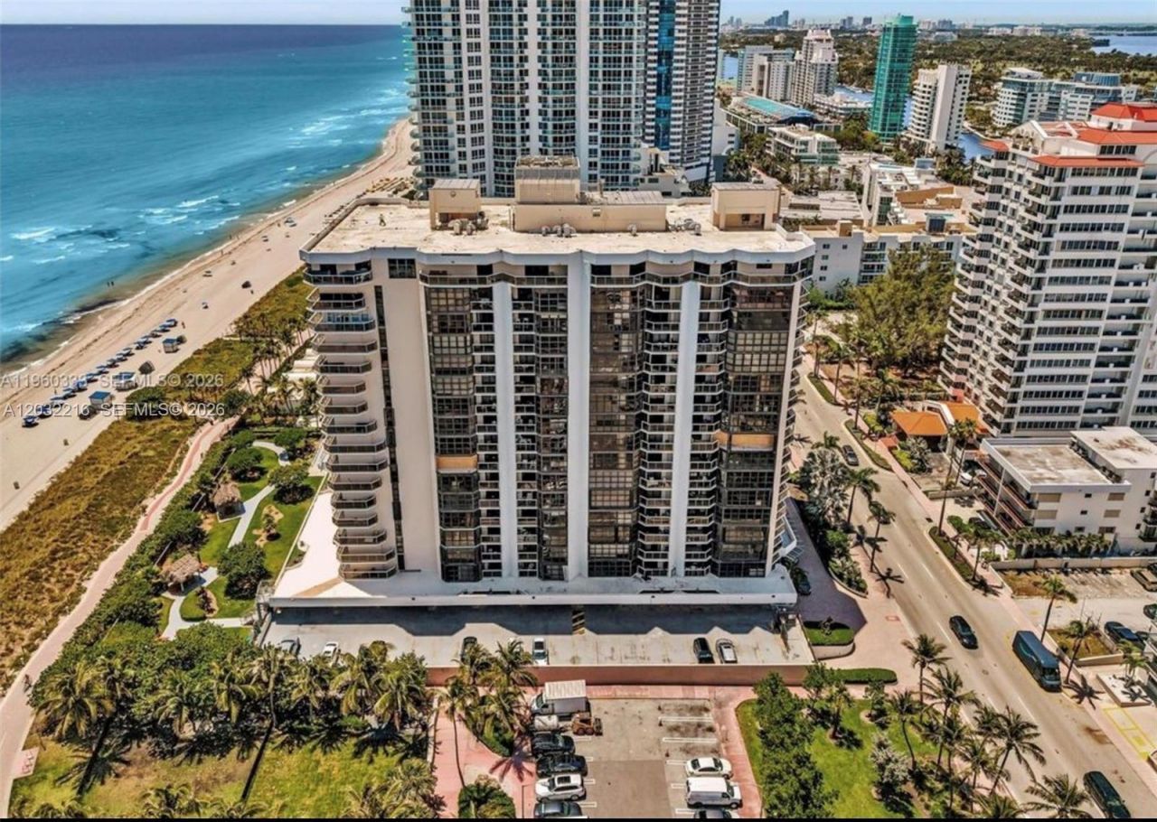6423 Collins Ave , Unit 409, Miami Beach, FL 33141 Photo