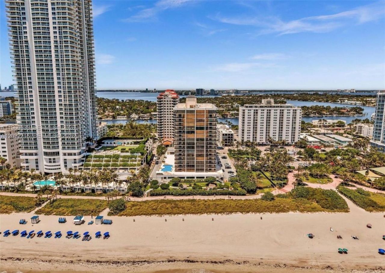 6423 Collins Ave , Unit 409, Miami Beach, FL 33141 Photo