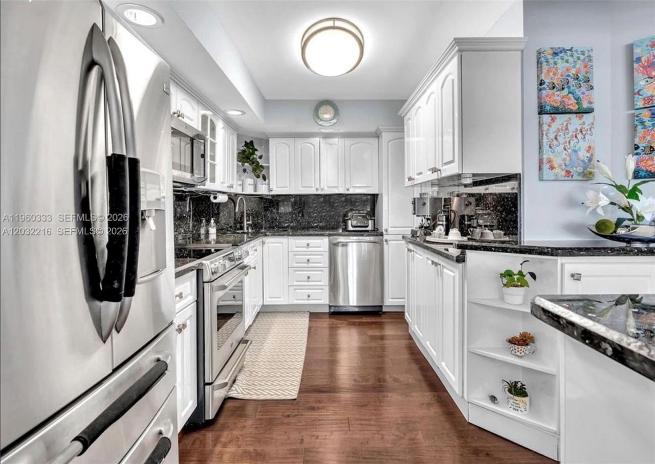 6423 Collins Ave , Unit 409, Miami Beach, FL 33141 Photo