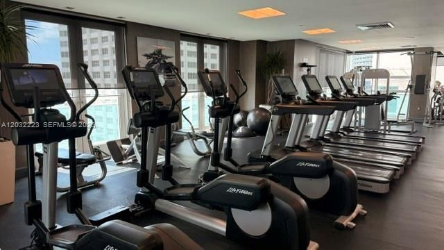 950 Brickell Bay Dr, Unit 701, Miami, FL 33131 Photo