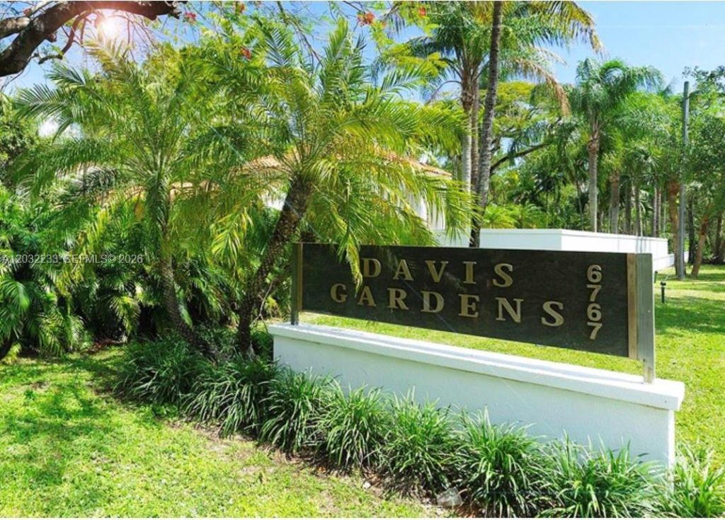 6622 Acacia Ct , Unit 6622, South Miami, FL 33143 Photo