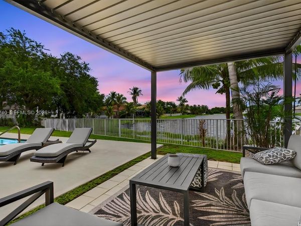 480 Cambridge Dr , Weston, FL 33326