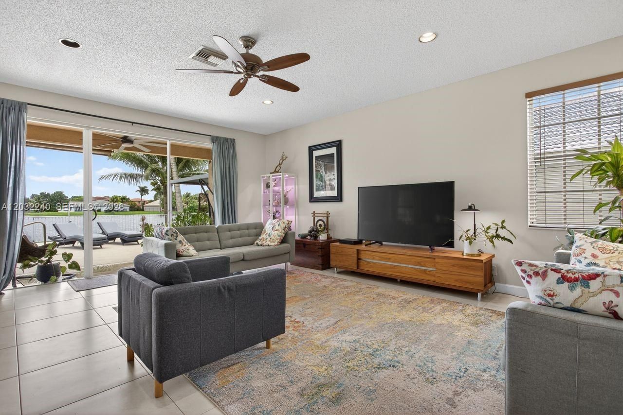 480 Cambridge Dr , Weston, FL 33326 Photo