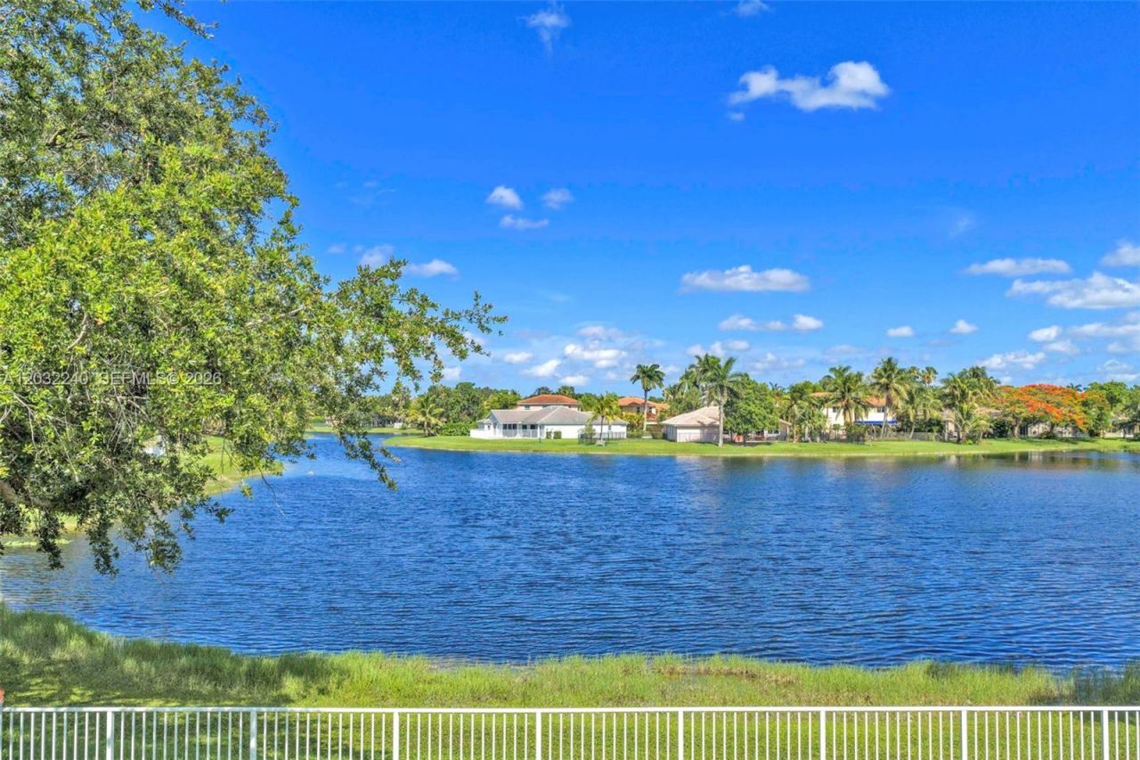 480 Cambridge Dr , Weston, FL 33326 Photo