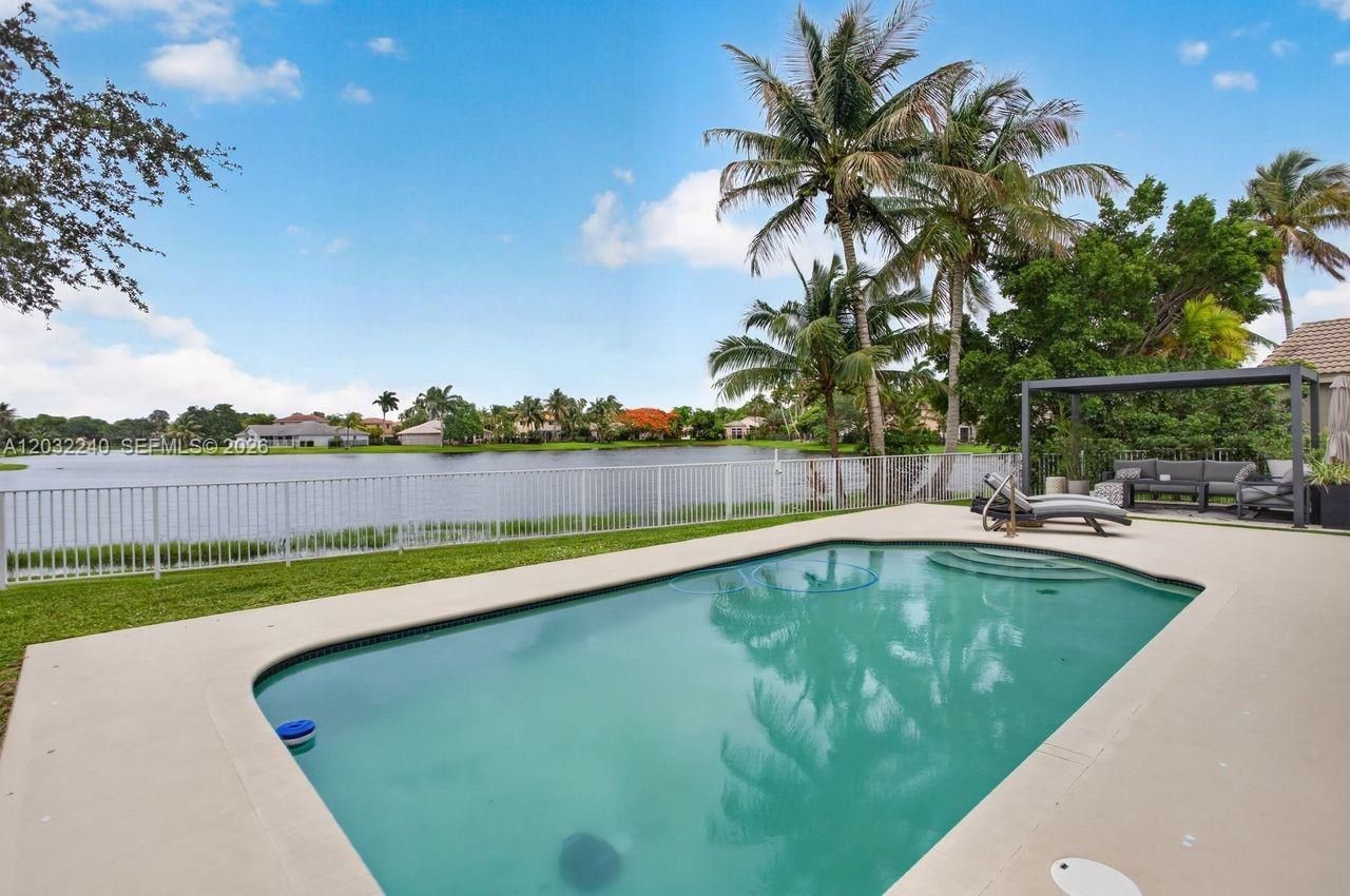 480 Cambridge Dr , Weston, FL 33326 Photo