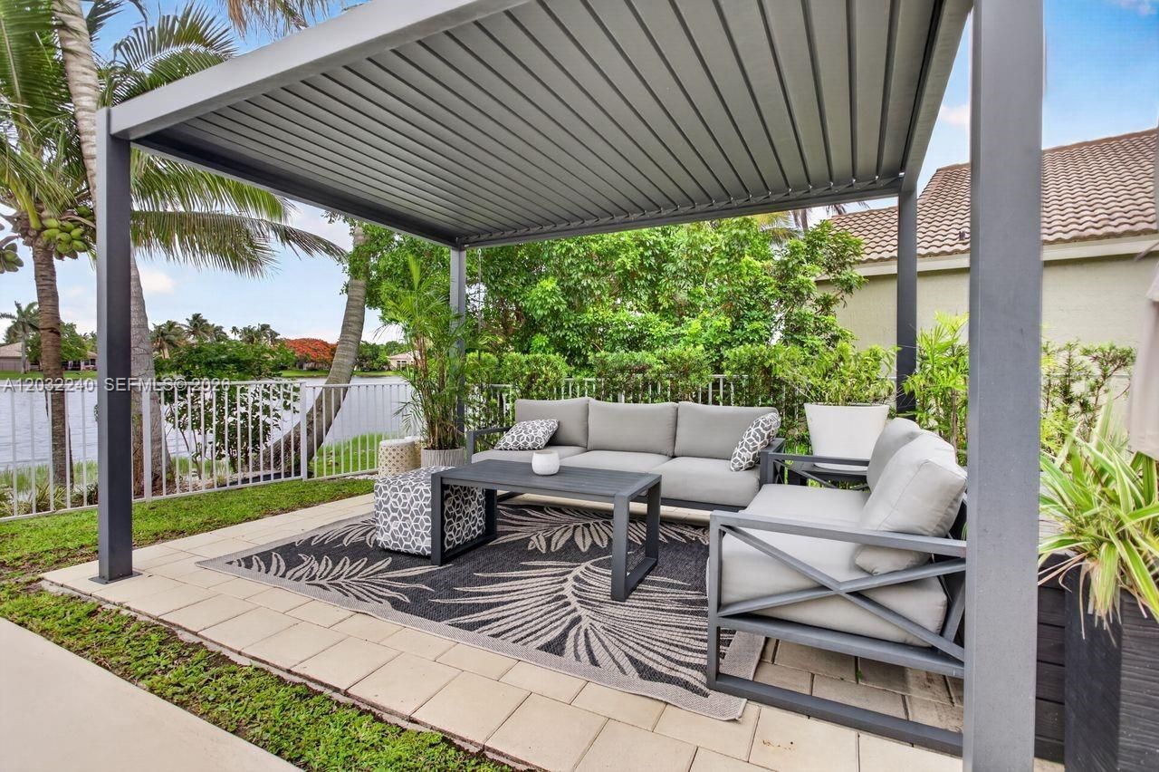 480 Cambridge Dr , Weston, FL 33326 Photo