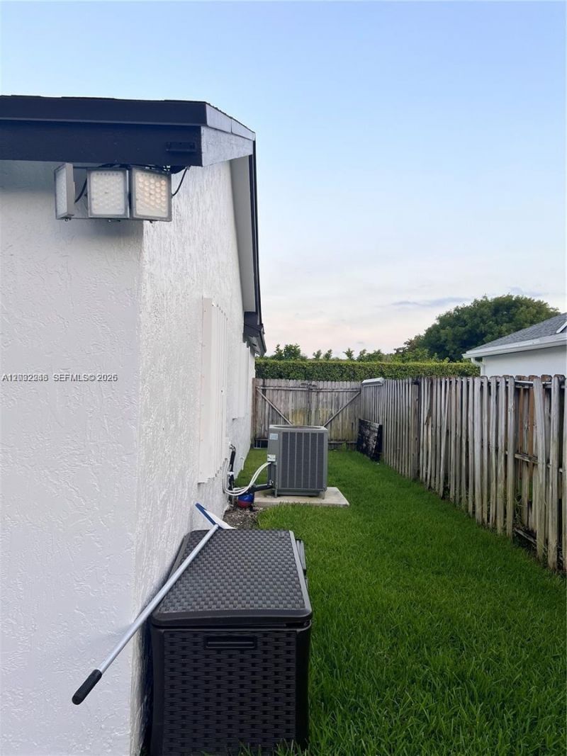 9571 NW 52nd St , Sunrise, FL 33351 Photo