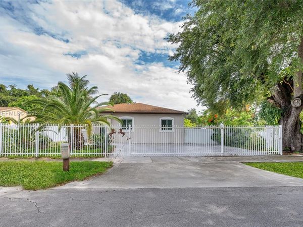 1507 NW 100th St , Miami, FL 33147