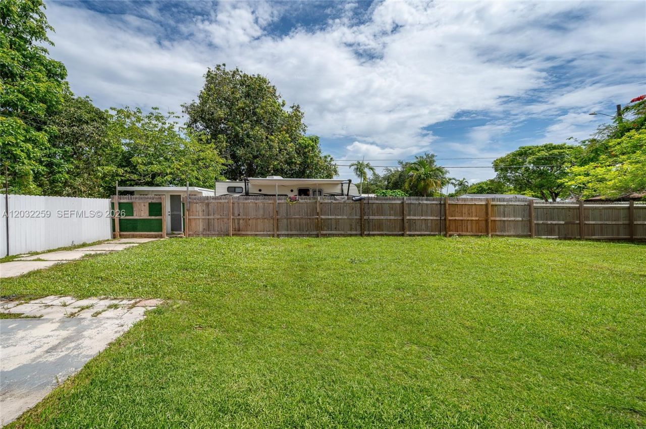 1507 NW 100th St , Miami, FL 33147 Photo