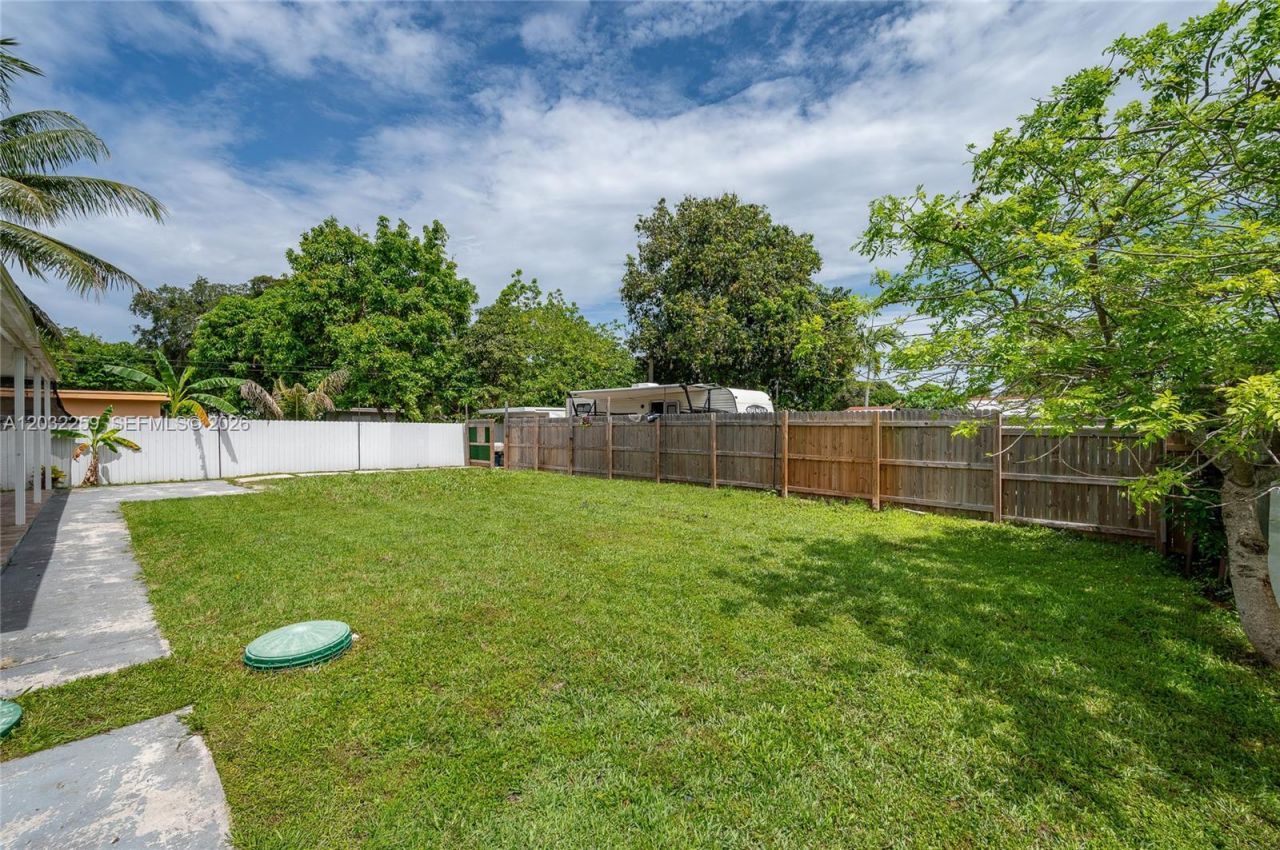 1507 NW 100th St , Miami, FL 33147 Photo