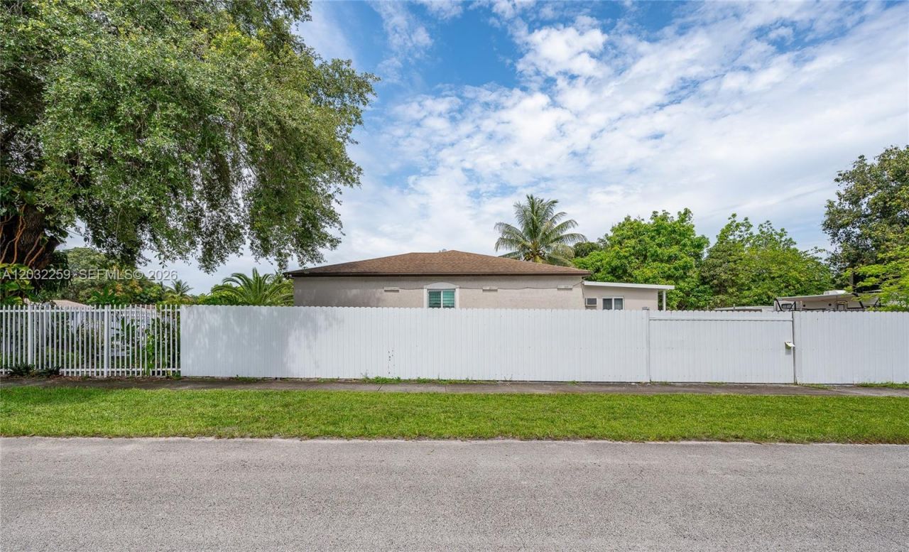 1507 NW 100th St , Miami, FL 33147 Photo