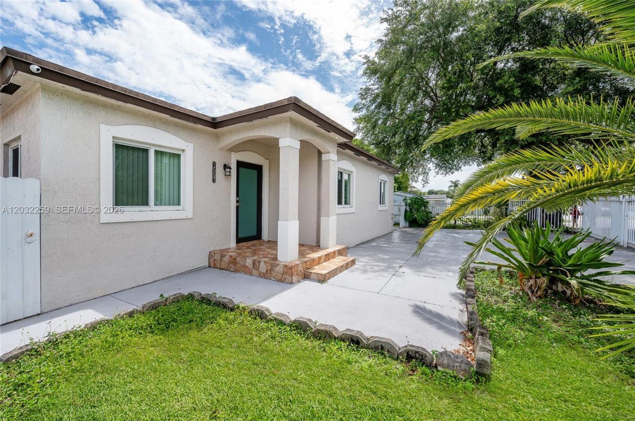 1507 NW 100th St , Miami, FL 33147 Photo