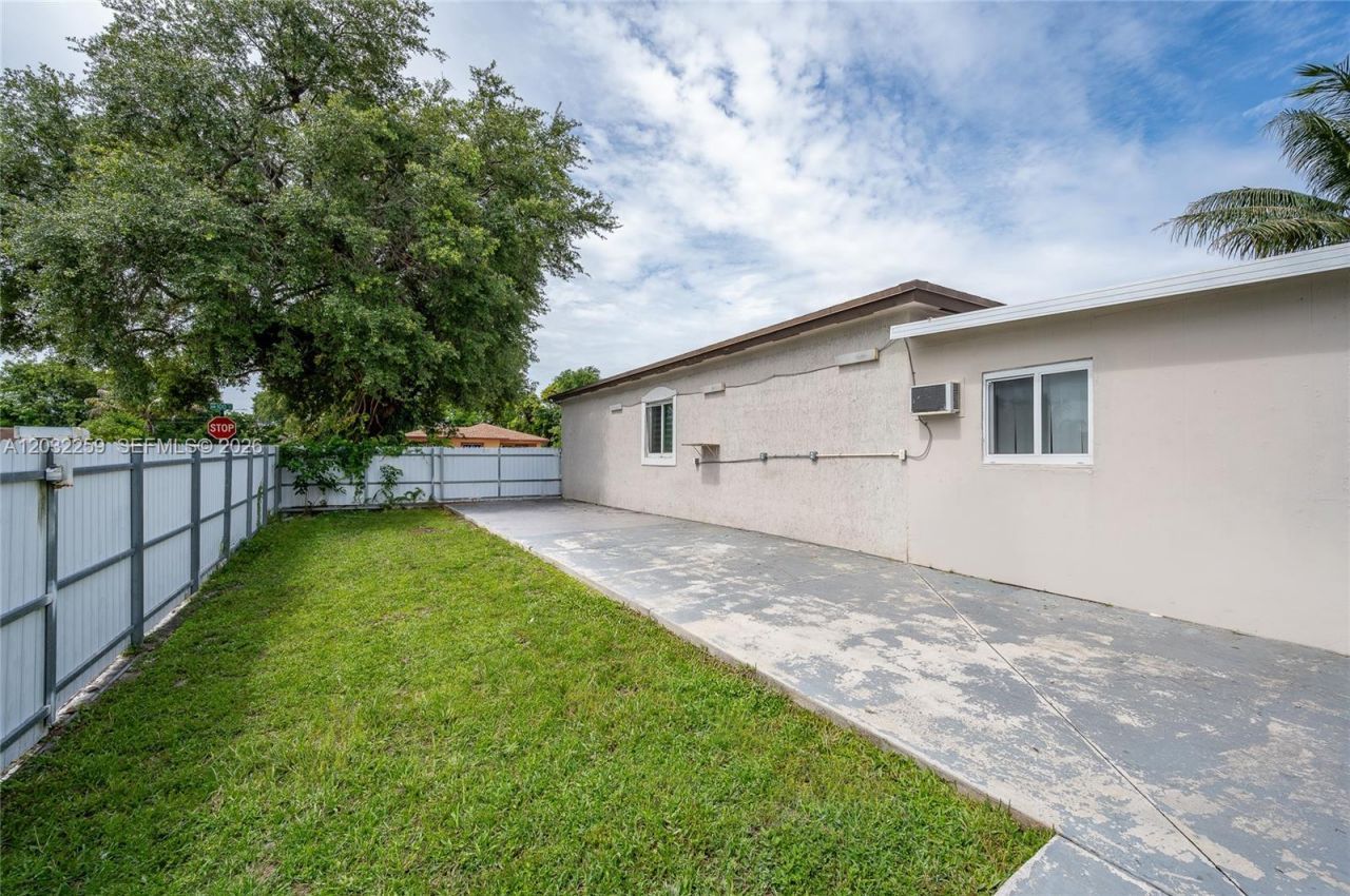 1507 NW 100th St , Miami, FL 33147 Photo