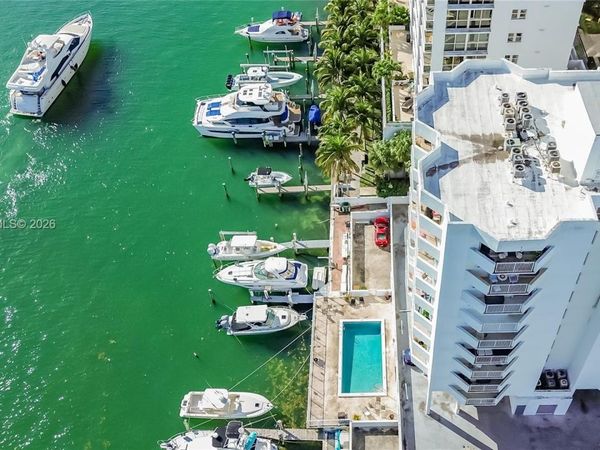 7933 E West Dr, Unit 1025, North Bay Village, FL 33141