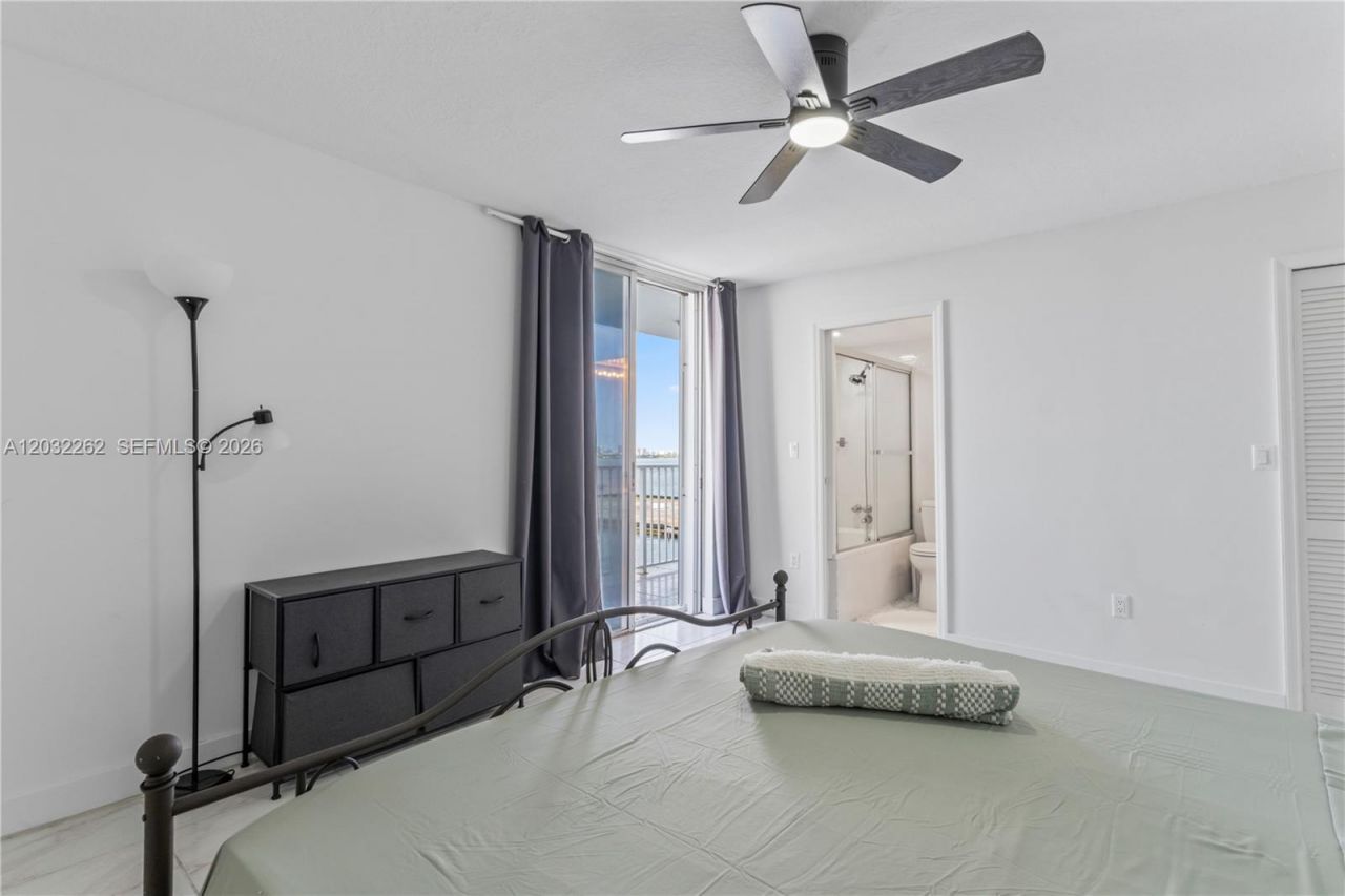 7933 E West Dr, Unit 1025, North Bay Village, FL 33141 Photo
