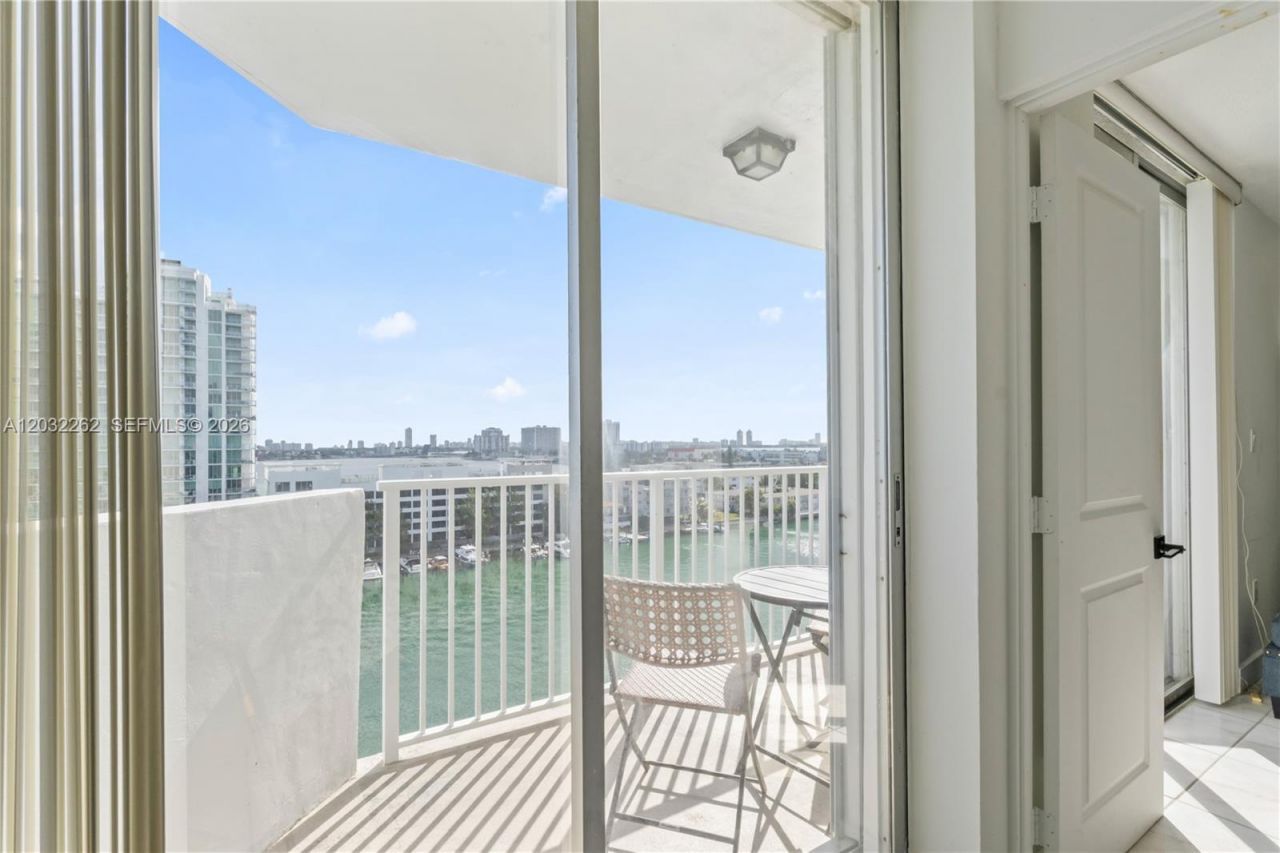 7933 E West Dr, Unit 1025, North Bay Village, FL 33141 Photo