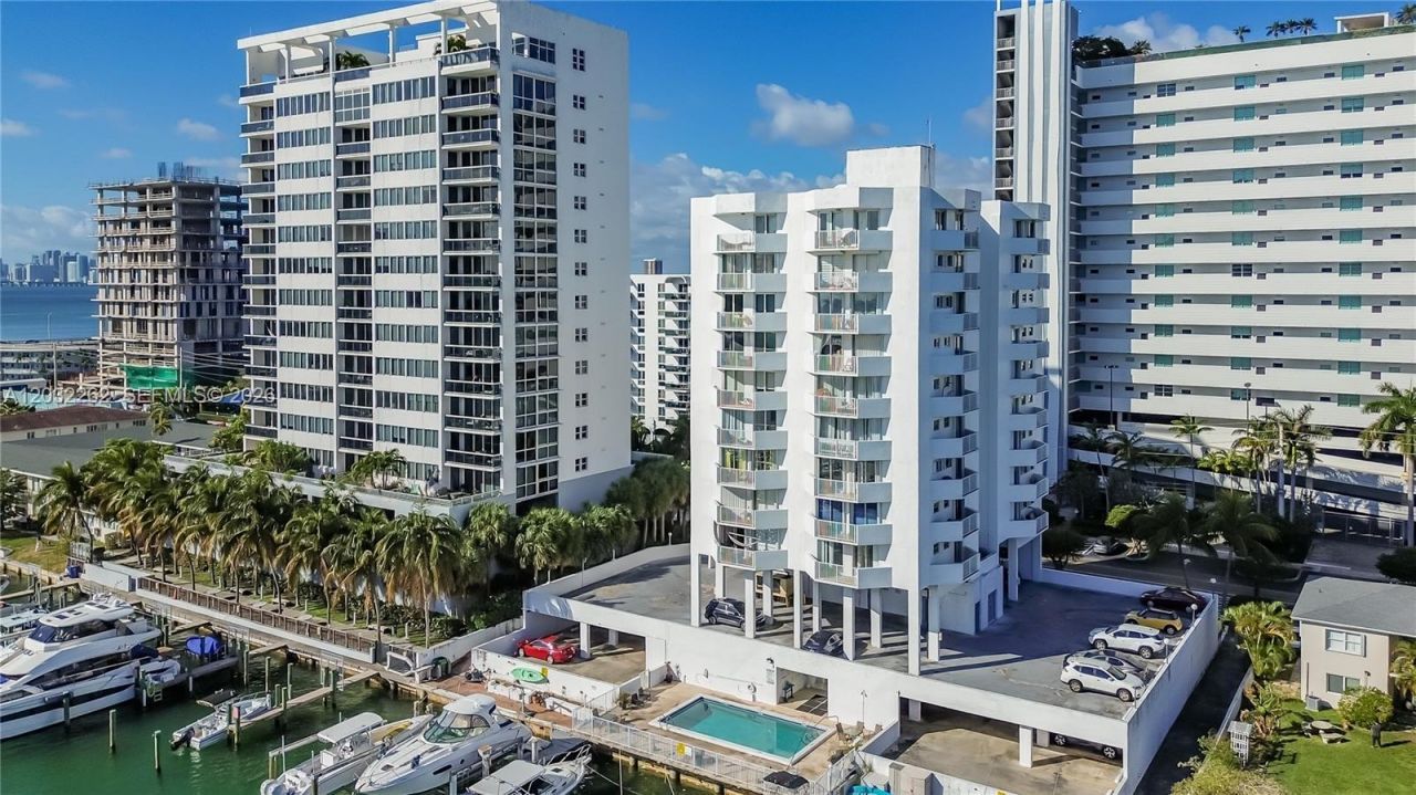 7933 E West Dr, Unit 1025, North Bay Village, FL 33141 Photo