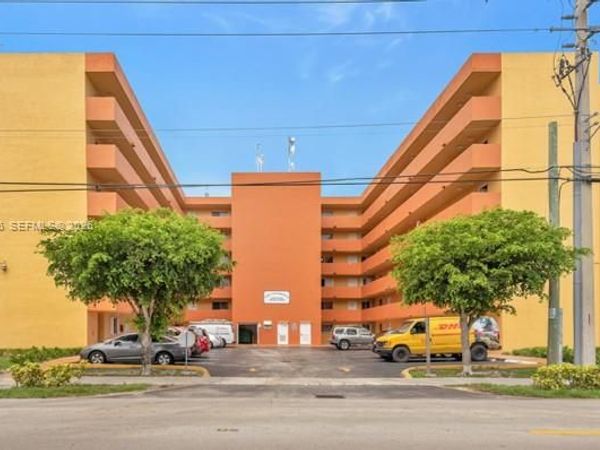 2735 W 52nd St, Unit 402, Hialeah, FL 33016