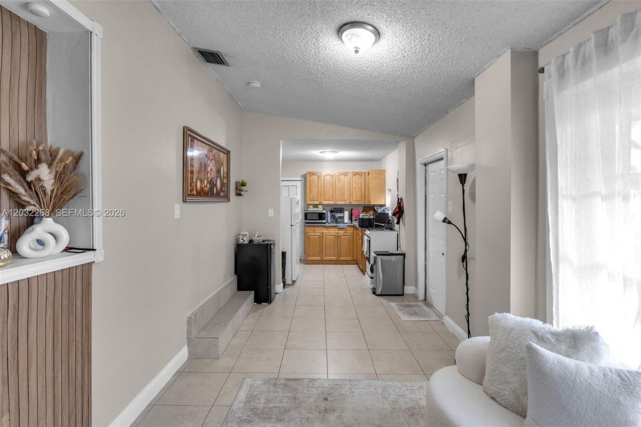 4820 W 2nd Ln , Hialeah, FL 33012 Photo
