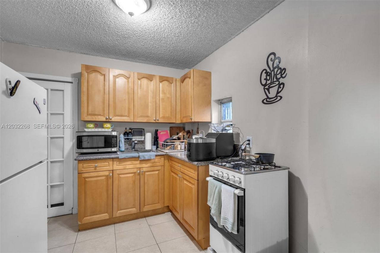 4820 W 2nd Ln , Hialeah, FL 33012 Photo
