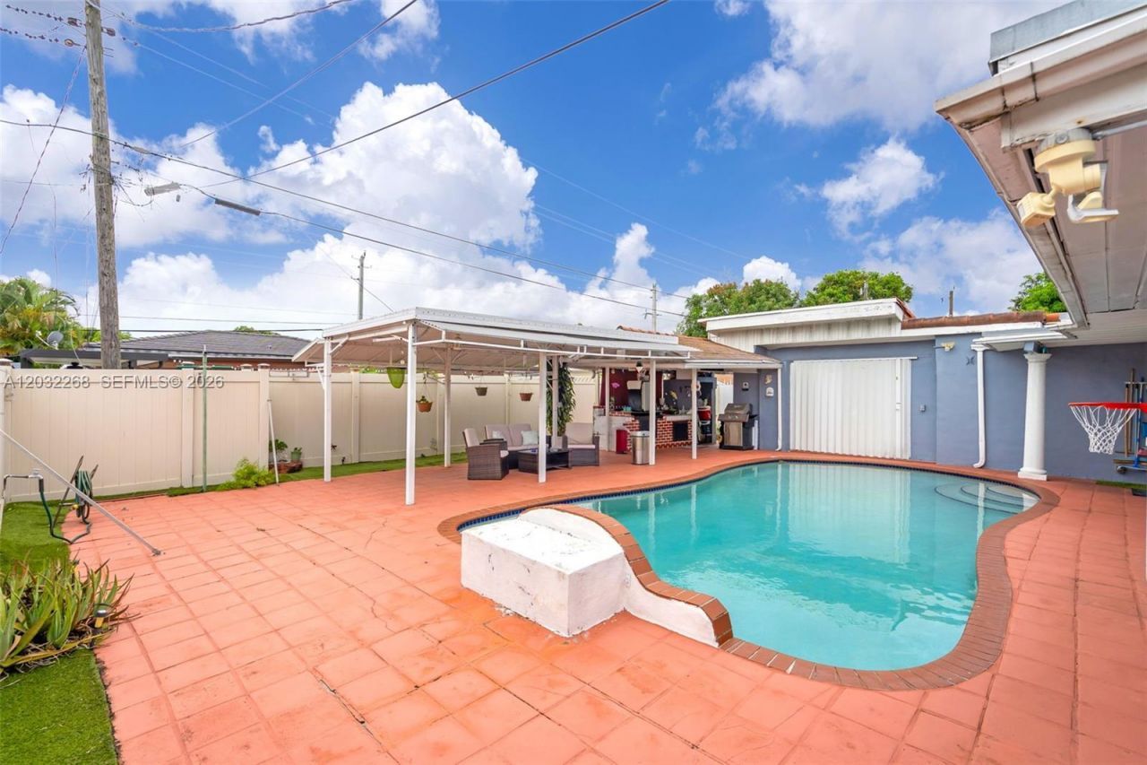 4820 W 2nd Ln , Hialeah, FL 33012 Photo