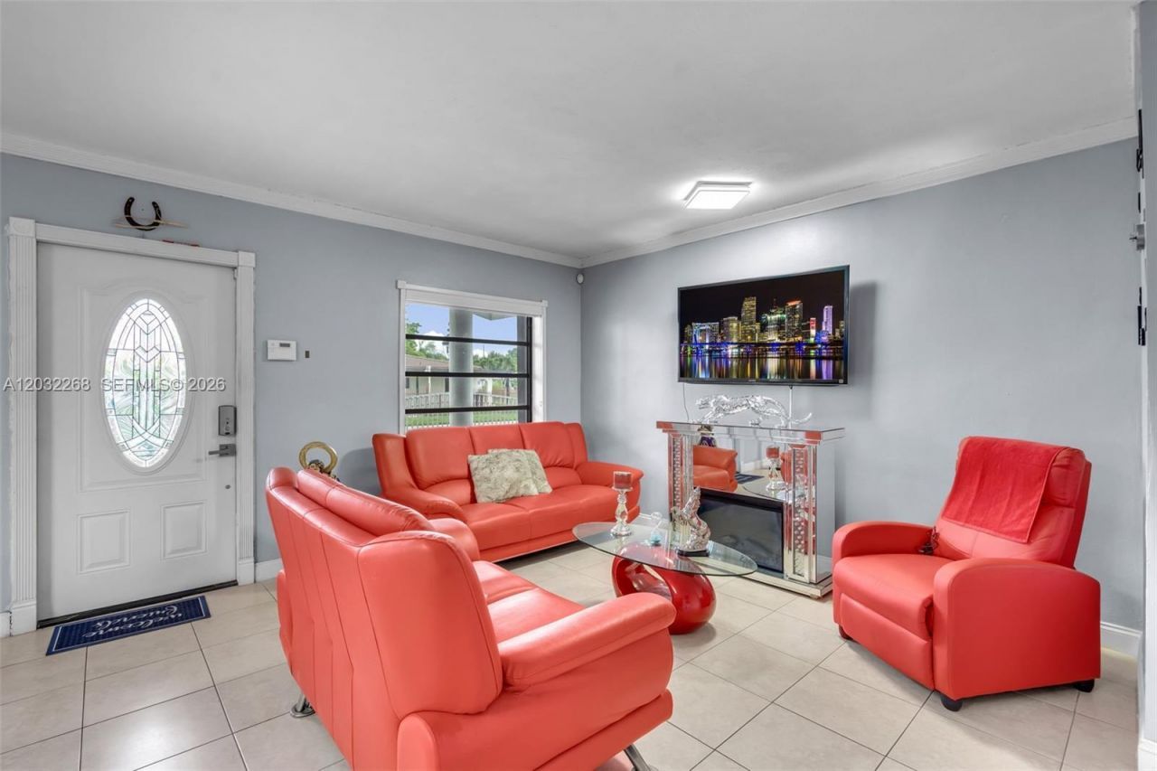 4820 W 2nd Ln , Hialeah, FL 33012 Photo