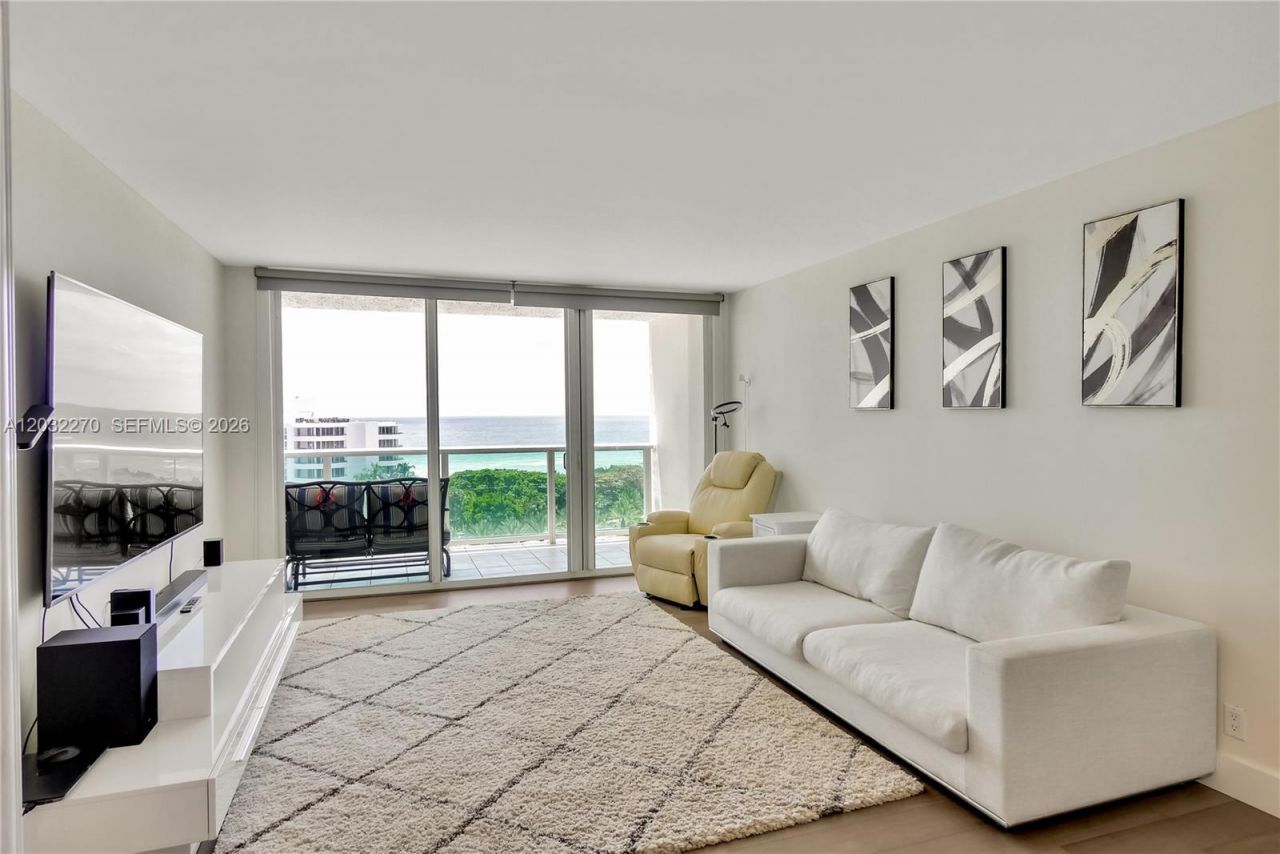 100 Bayview Dr , Unit 1008, Sunny Isles Beach, FL 33160 Photo