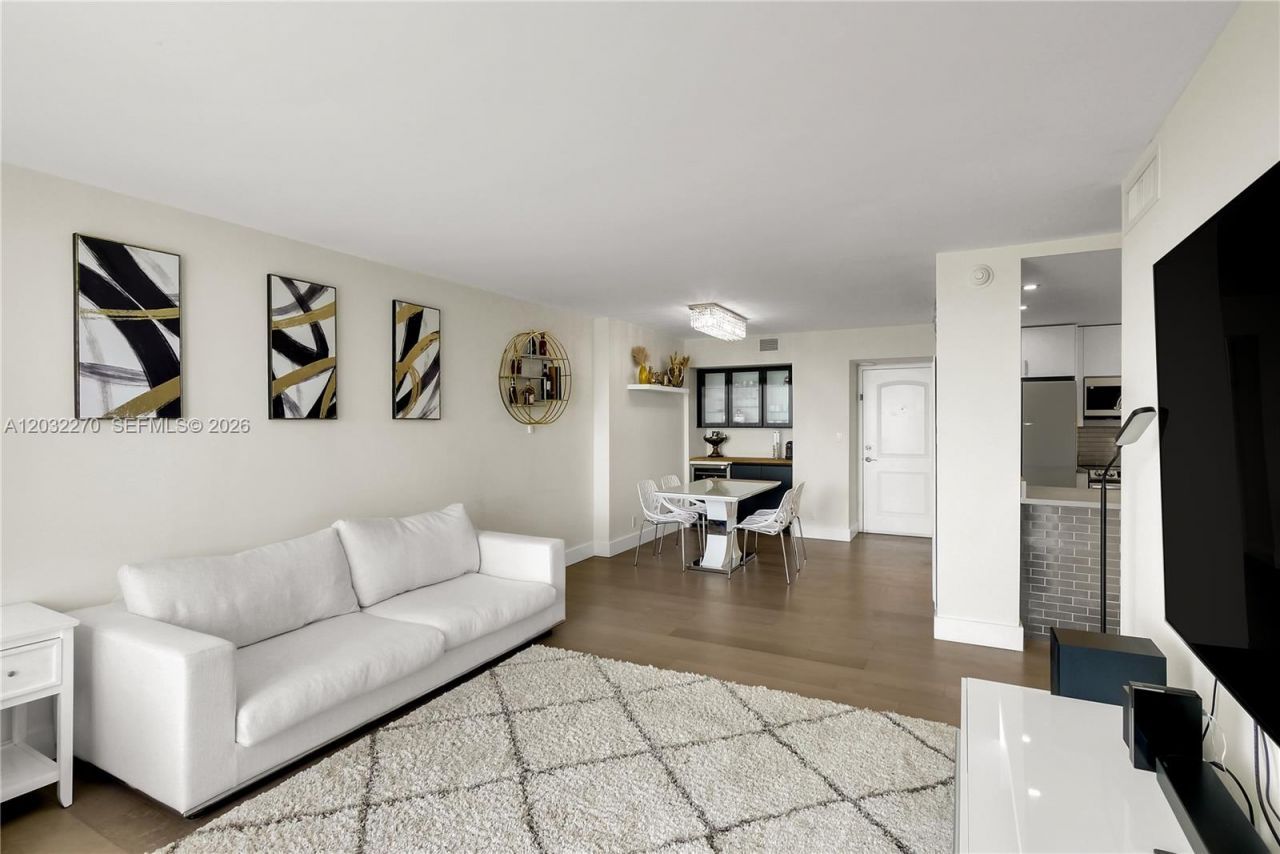 100 Bayview Dr , Unit 1008, Sunny Isles Beach, FL 33160 Photo