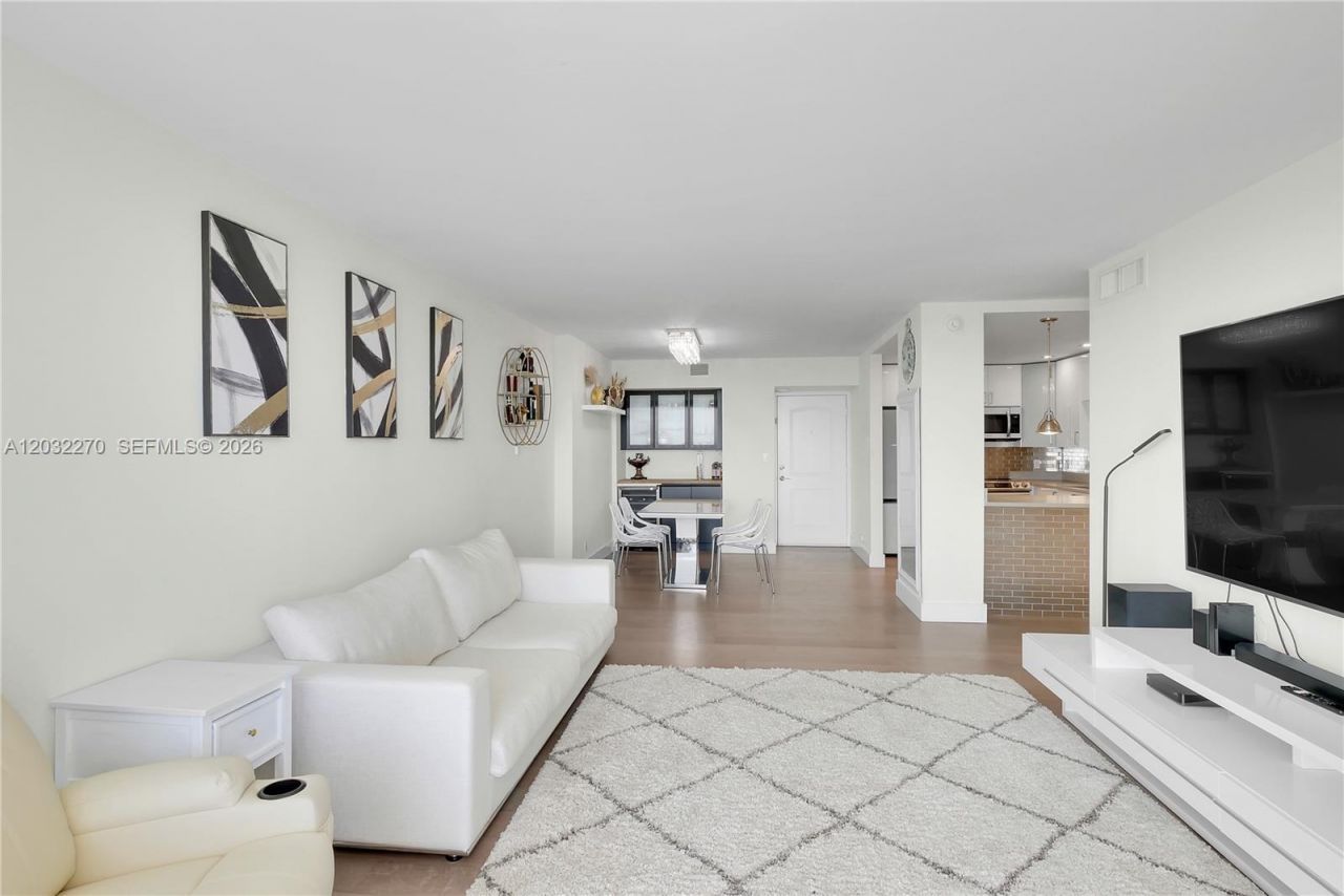 100 Bayview Dr , Unit 1008, Sunny Isles Beach, FL 33160 Photo