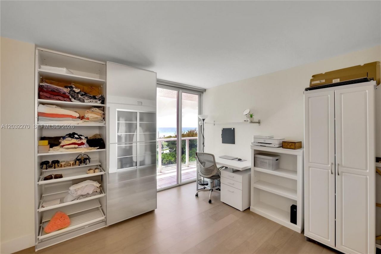 100 Bayview Dr , Unit 1008, Sunny Isles Beach, FL 33160 Photo