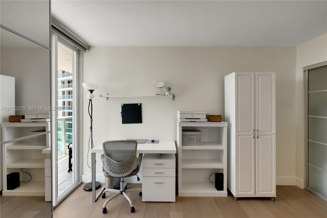 100 Bayview Dr , Unit 1008, Sunny Isles Beach, FL 33160 Photo
