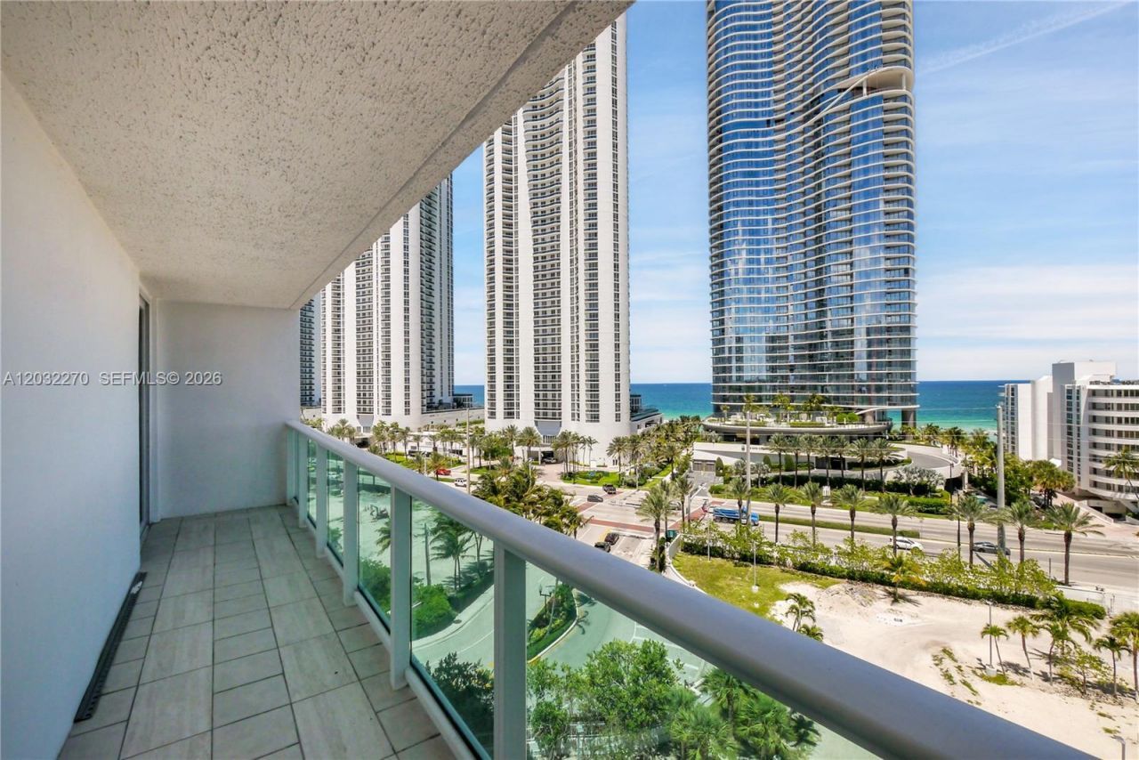 100 Bayview Dr , Unit 1008, Sunny Isles Beach, FL 33160 Photo