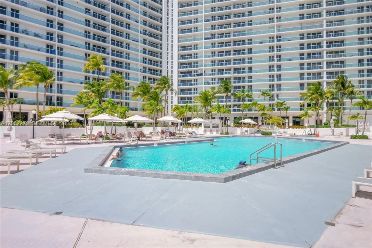 100 Bayview Dr , Unit 1008, Sunny Isles Beach, FL 33160 Photo