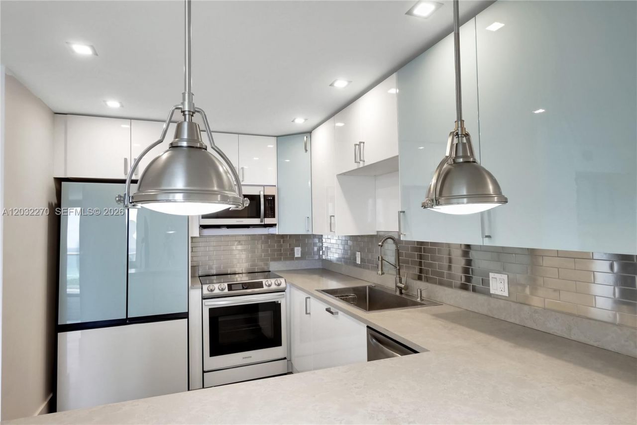 100 Bayview Dr , Unit 1008, Sunny Isles Beach, FL 33160 Photo