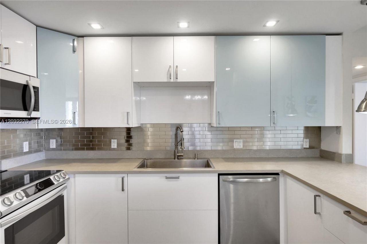 100 Bayview Dr , Unit 1008, Sunny Isles Beach, FL 33160 Photo