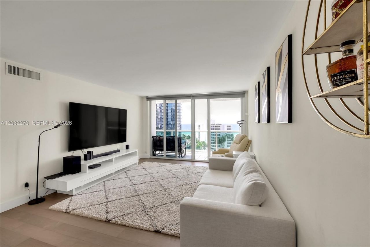 100 Bayview Dr , Unit 1008, Sunny Isles Beach, FL 33160 Photo