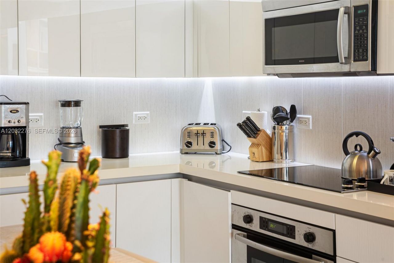 102 24th St, Unit 1406, Miami Beach, FL 33139 Photo