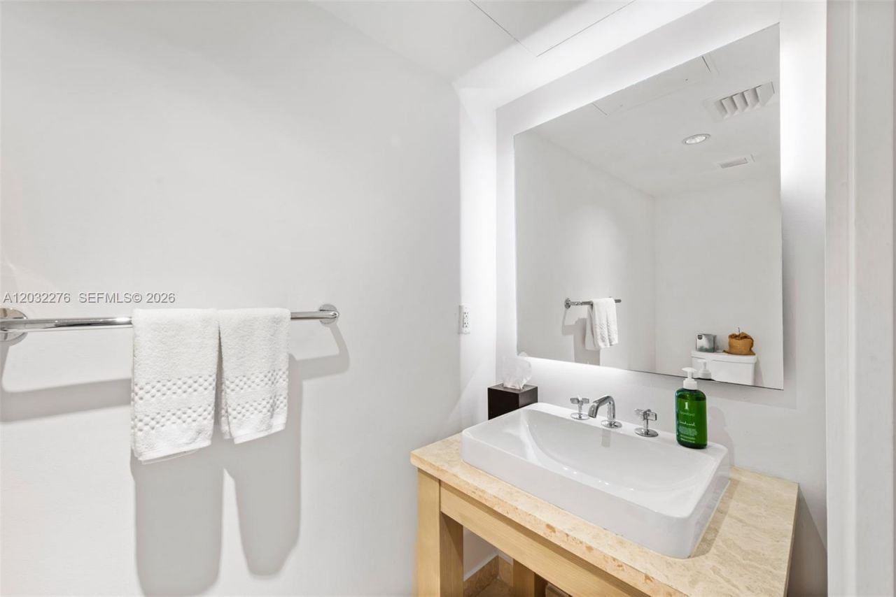 102 24th St, Unit 1406, Miami Beach, FL 33139 Photo