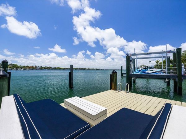 930 Stillwater Dr , Miami Beach, FL 33141