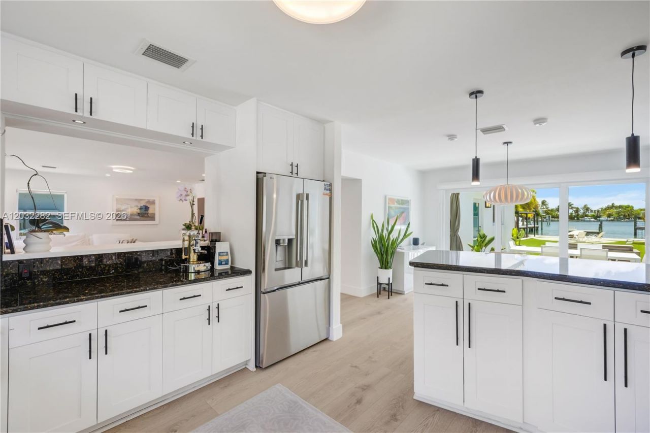 930 Stillwater Dr , Miami Beach, FL 33141 Photo