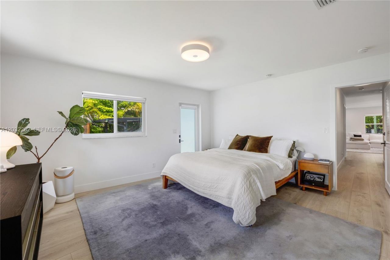 930 Stillwater Dr , Miami Beach, FL 33141 Photo