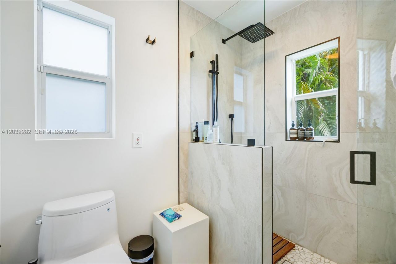 930 Stillwater Dr , Miami Beach, FL 33141 Photo