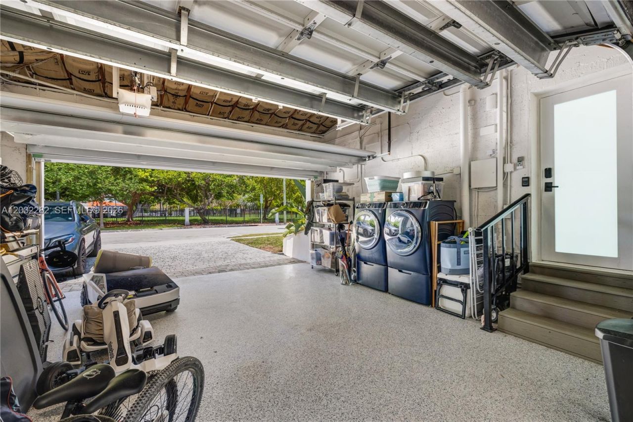 930 Stillwater Dr , Miami Beach, FL 33141 Photo